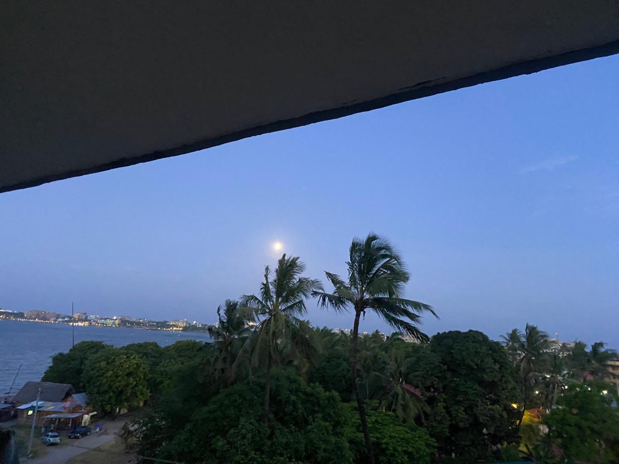 Beachfront M. A.Apartment Dar es Salaam Eksteriør billede